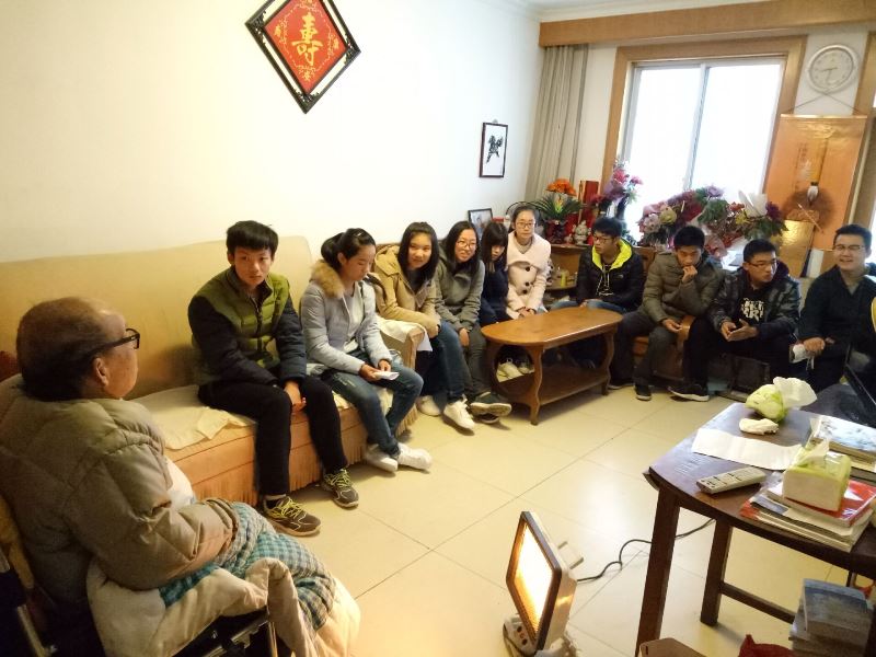 1478091701467742.jpg 16级临八四班“走进文化西路社区 关爱独居老人 电脑义教”2.jpg
