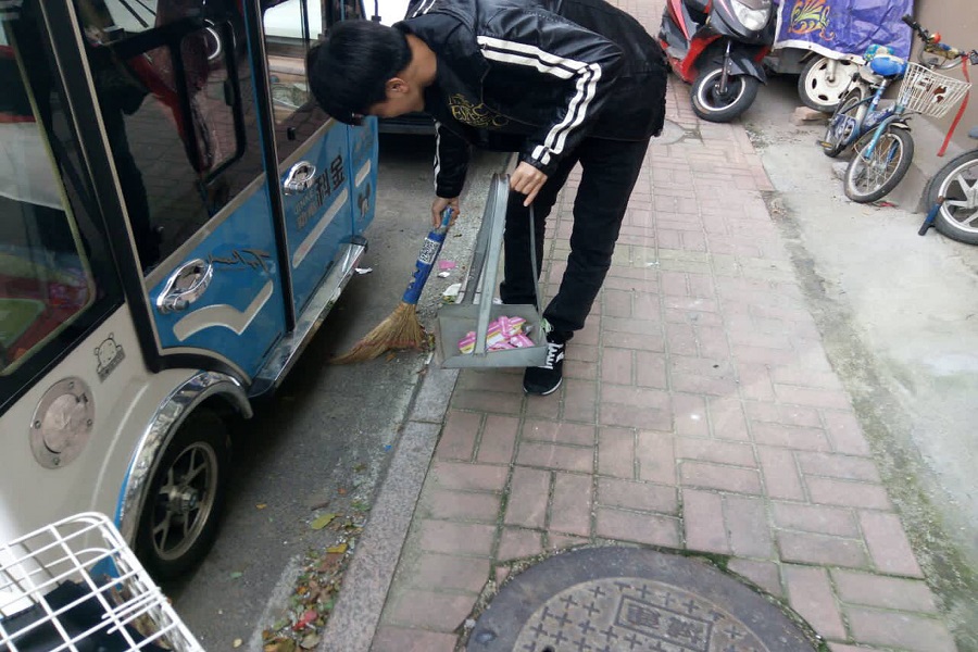 1477920369589039.jpg 14级临七2班赴明湖小区志愿活动-2.jpg