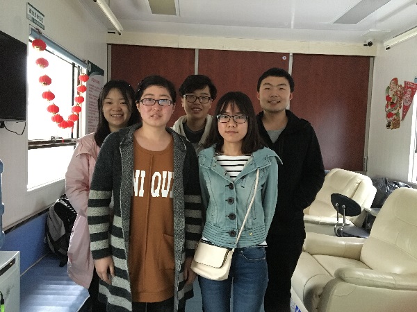 1460904839471841.jpg 4.16 13级临七3班献血车志愿服务.jpg