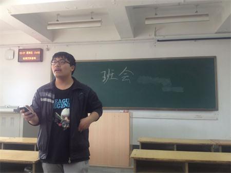 1430909547656668.png 13级临五三班第三次班会顺利展开.png