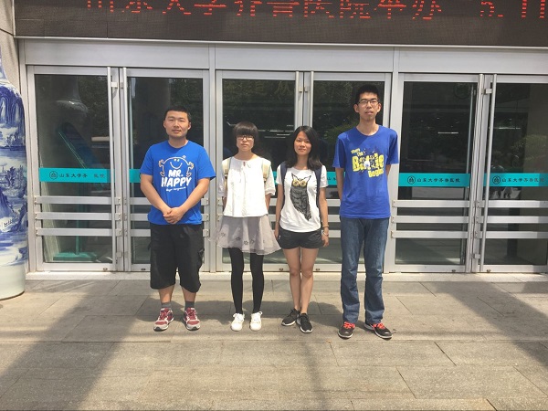 5.7 13临七3班 齐鲁医院导医台.jpg