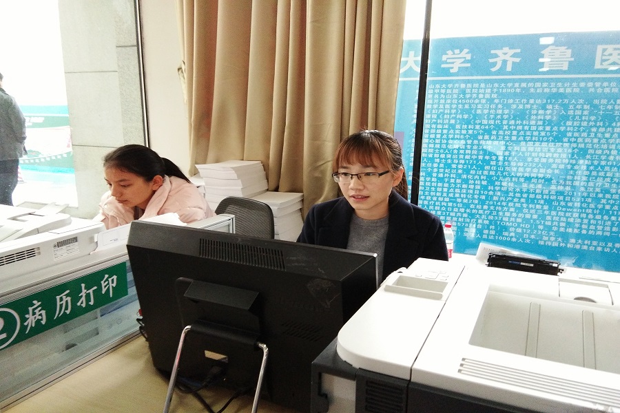 1479579764267630.jpg 14级临七1班导医台004.jpg