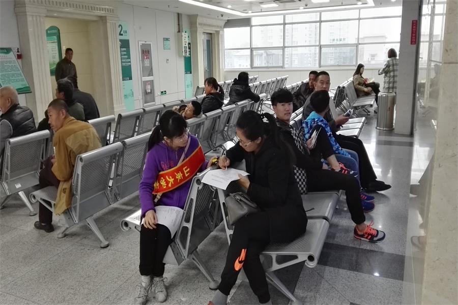 14级临七1班导医台志愿活动01.jpg