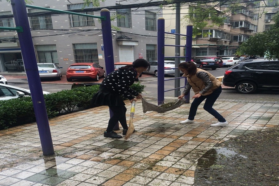 1477321127159754.jpg 14级临七2班赴明湖小区志愿活动-2.jpg