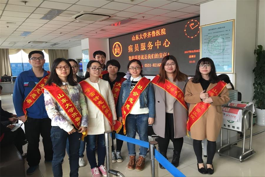 1488727121484952.jpg 14级临七四班导医台志愿服务新闻稿.jpg
