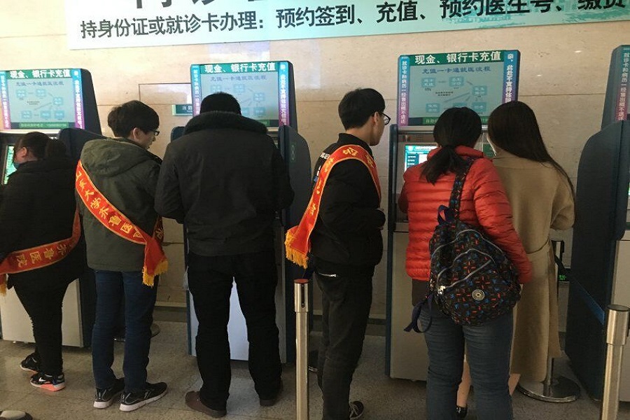 14级临七2班赴齐鲁医院导医台志愿服务-3.jpg