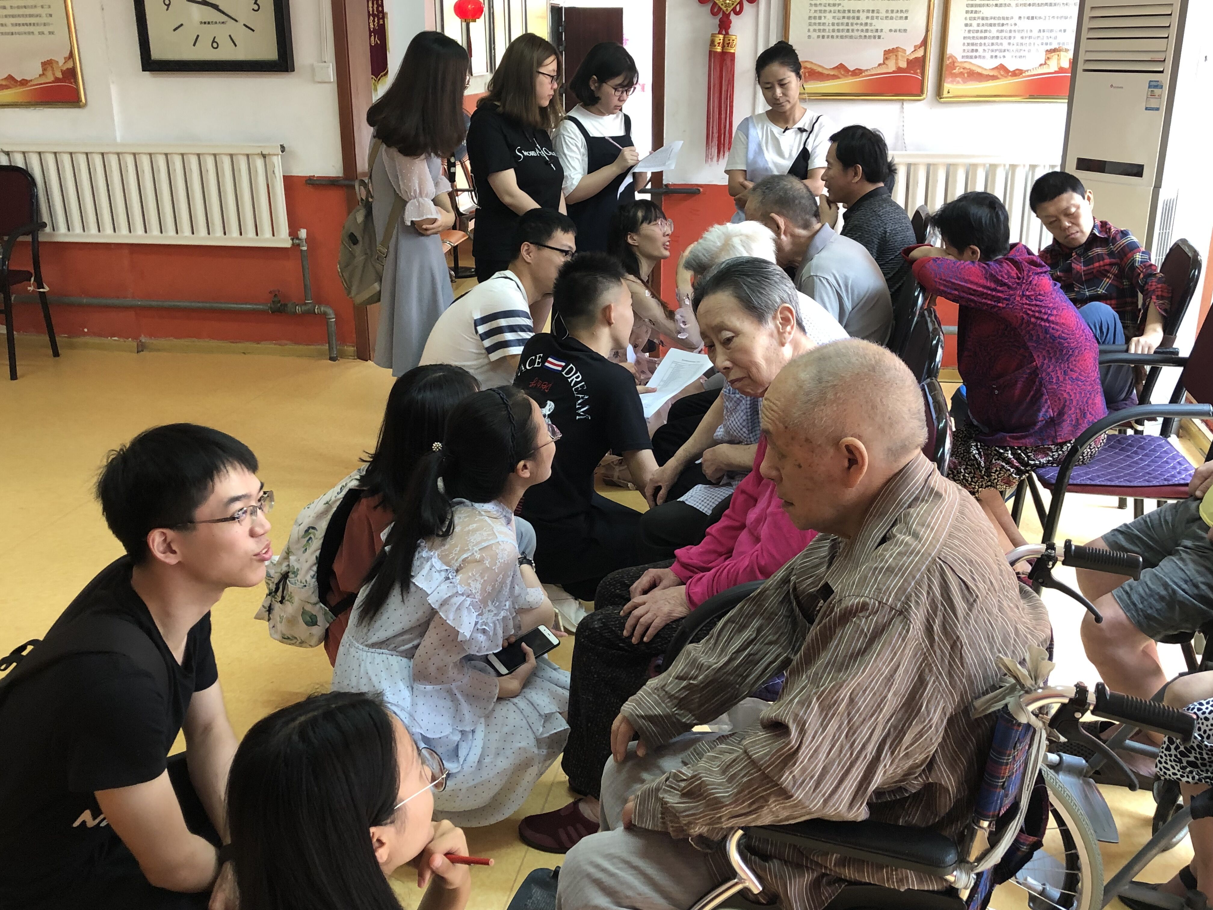 陪同老伴，一起入住 - 国寿社区养老 - 国寿社区健康养老管理深圳有限公司