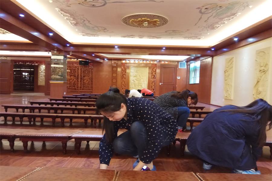1489821167204336.png 14临五一班赴崇明寺开展志愿服务3.png