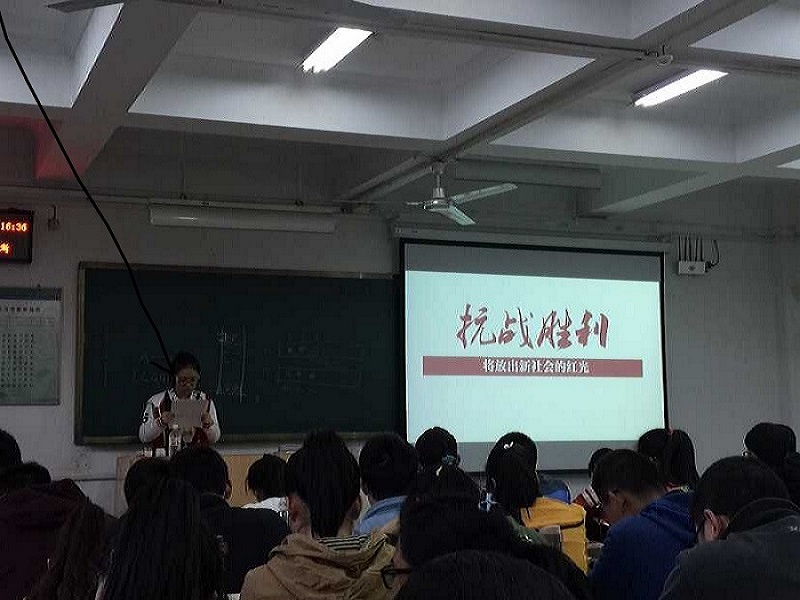 1446161963487491.jpg 14临七二班召开抗战70周年主题班会.jpg
