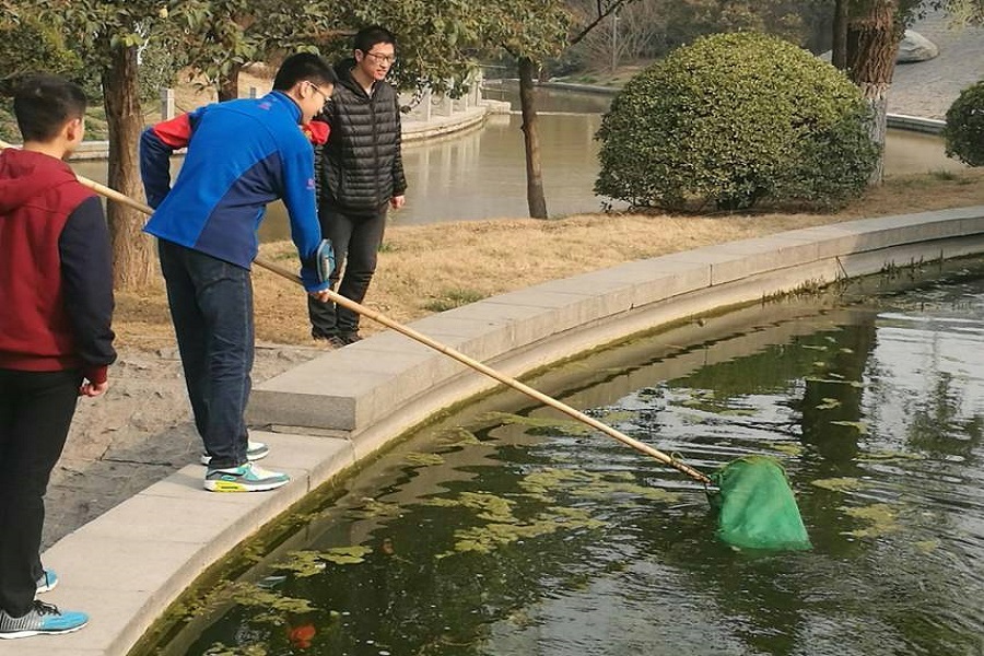 1489416373496235.jpg 16级本硕一班泉城公园植树节3.jpg