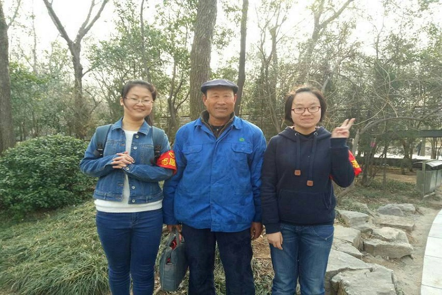 1489416409391558.jpg 16级本硕一班泉城公园植树节4.jpg