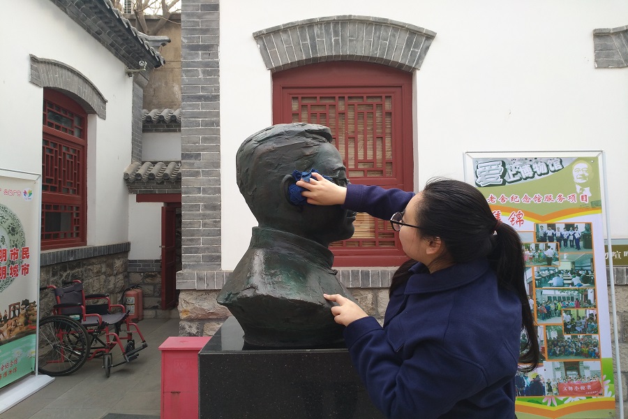 1489417055510250.jpg 14级临七2班走进老舍故居自主志愿活动-4.jpg