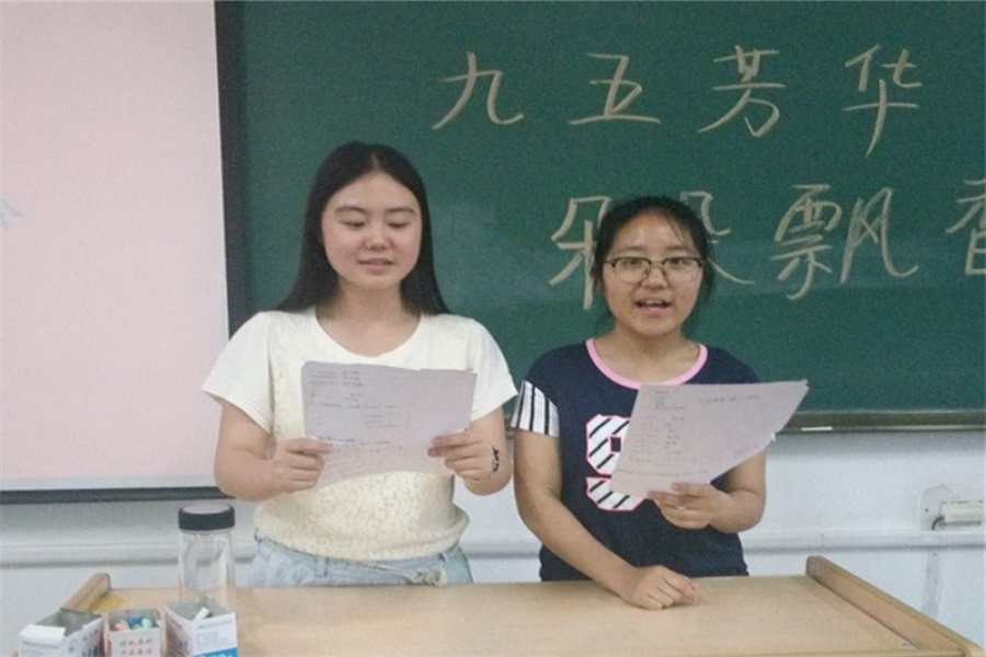 1464189416819673.jpg 15级临五2班.jpg