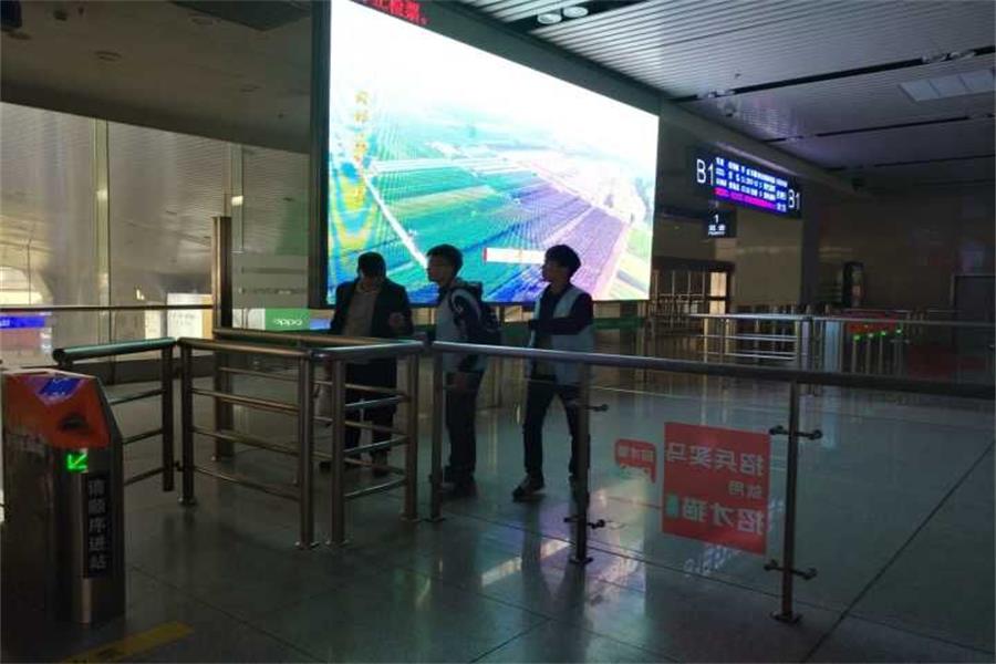 1480858880183697.jpg 14级临七2班赴济南火车站开展志愿服务-3.jpg