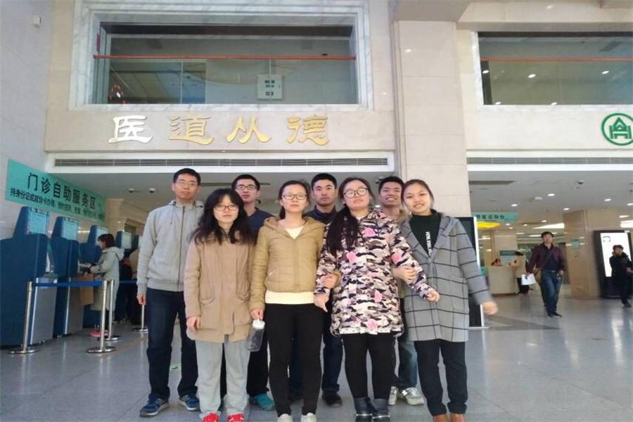 1488725925687984.jpg 14级临七2班赴齐鲁医院开展志愿服务-1.jpg